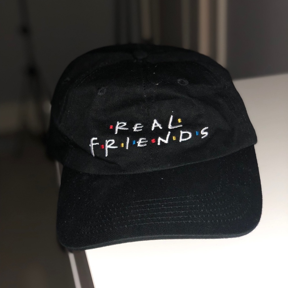 Friends hat - Picture 2 of 2